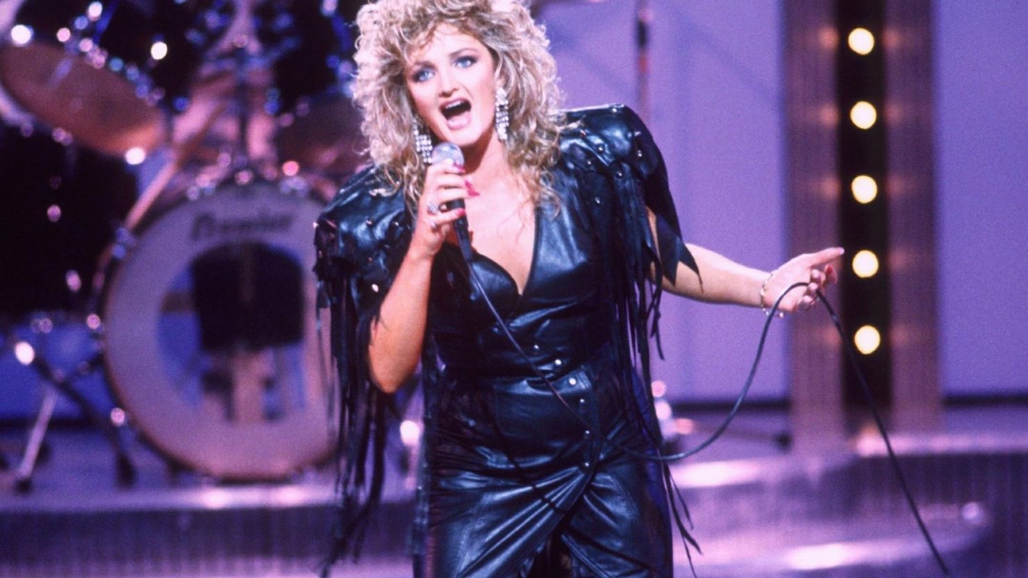 La cantante Bonnie Tyler falleció en Faro, Portugal, después de una etapa delicada de salud iniciada por una cirugía de emergencia.jpg